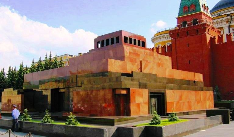 Το Μαυσωλείο του Λένιν θα παραμείνει κλειστό έως 16 Απριλίου