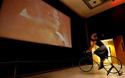 Στο Κίεβο άνοιξε κινηματογράφος με ποδήλατα 