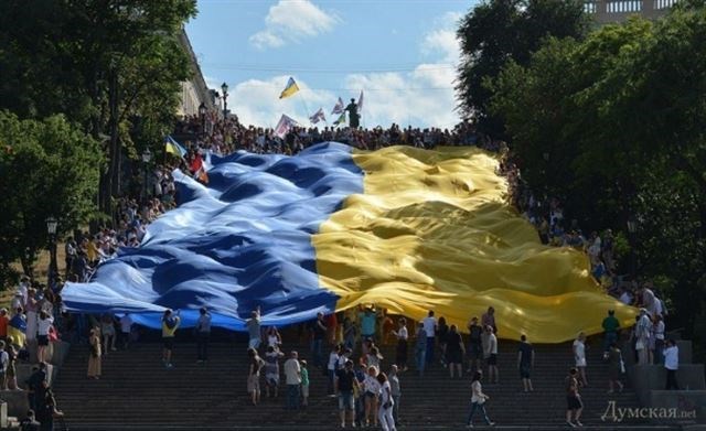 Στην Οδησσό τοποθέτησαν τη μεγαλύτερη σημαία της Ουκρανίας