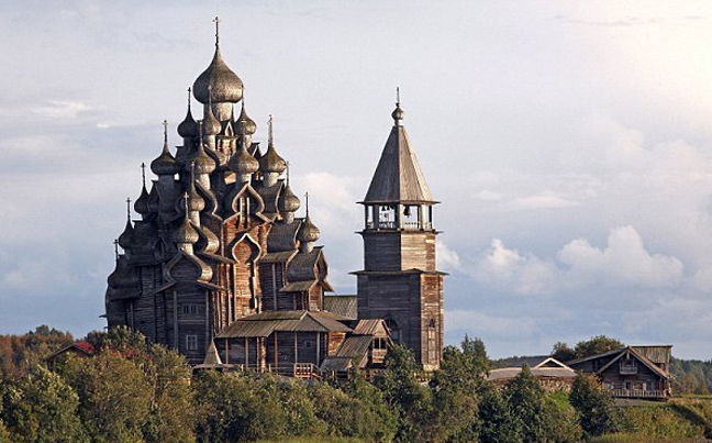 Η εντυπωσιακή ξύλινη ορθόδοξη εκκλησία στη Ρωσία