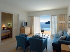 Deluxe Suite with Private Pool & Sea View