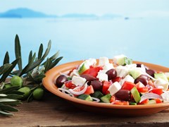 small-Greek salad_37845517