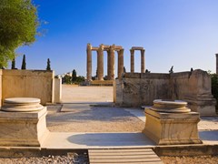 32_Temple-of-the-Olympian-Zeus-at-Athens,-Greece---travel-background