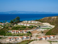 Small-coastal-town.-Blue-sea-and-sky.-Greece,-Kassandra,-Halkidiki.