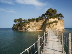 Прогулка до Агиос Состис (Камео) острова недалеко от курорта Лаганас, остров Закинф, Греция.