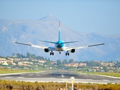 Посадка самолета на аэродроме острова Корфу