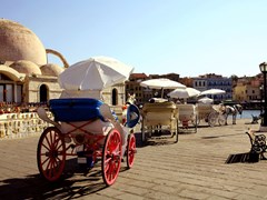 07_Horse-drawn-taxis-drawn-up-awaiting-customers-for-pleasure-trips-around-the-old-part-of-Hania,-Crete.