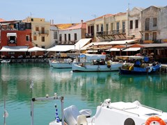 08_Rethymno-Boats-and-restaurants-in-the-old-Venetian-port-of-Rethymno-on-Crete-island-in-Greece