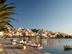 09_Sitia-The-seafront-promenade-at-Sitia,-the-main-town-of-Lasithi-province,-Crete,-in-early-morning-light.