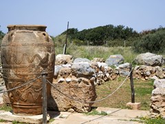 13_Phitos-in-minoan-Palace-of-Malia---Crete.-Pithos-is-the-ancient-Greek-word-for-a-large-storage-jar-of-a-characteristic-shape---Grece