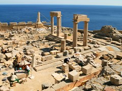 04_Archeology-site-in-Lindos-(Rhodes,-Greece)