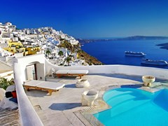 13_Romantic-holidays---Santorini-resorts