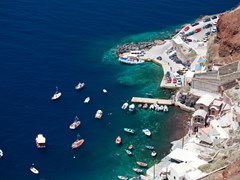 41_Boats-at-the-dock-on-Santorini,-Greece