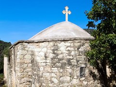 Небольшая греческая церковь в Полис Хрисохус