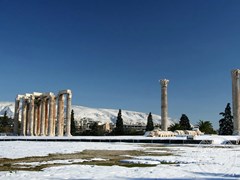 Храм Зевса в Афинах зимой