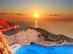 Панорама заходу сонця на о.Закінф на піщаному пляжі. Греція