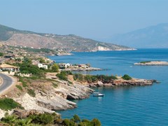 Невелике грецьке селище на пляжі, о.Закінф, Греція