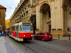 Трамвай на вулиці Праги