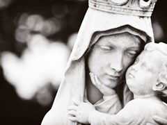 Діва Марія з немовлям Іісусом