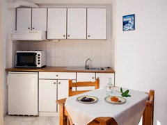 Chrysa Apartments Hotel: Kitchen - photo 10