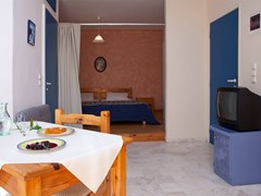 Chrysa Apartments Hotel: Triple Room - photo 5