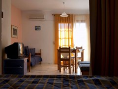 Chrysa Apartments Hotel: Triple Room - photo 6