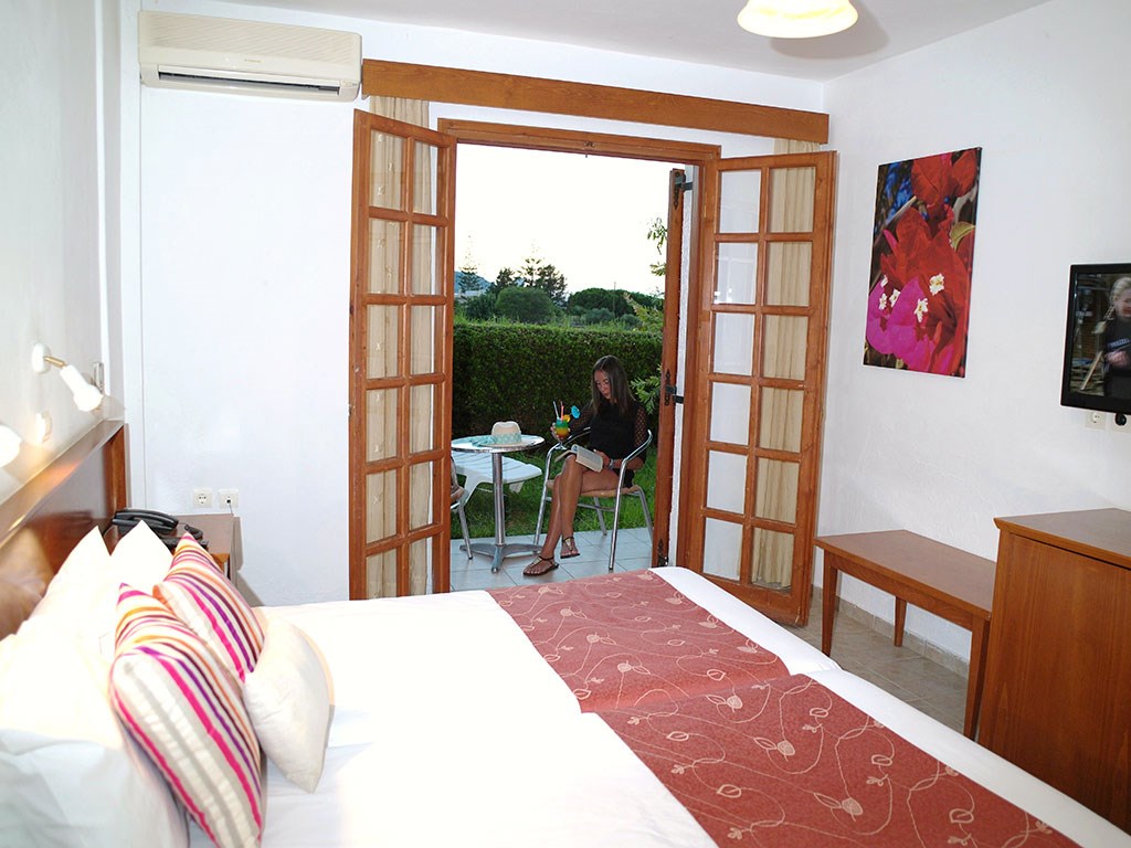 Smartline Kyknos Beach Hotel & Bungalows: Family Room