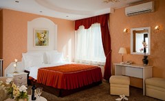 Beta Izmaylovo Hotel: Свадебный люкс - Номер-студио для новобрачных состоит из спальни с двуспальной кроватью и изысканной гостиной с мягкой мебелью. - photo 8