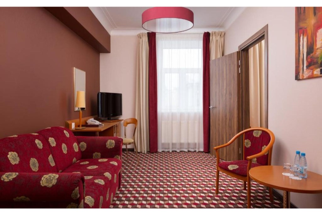 Oktyabrskaya (Oktyabrsky Building) Hotel: Room