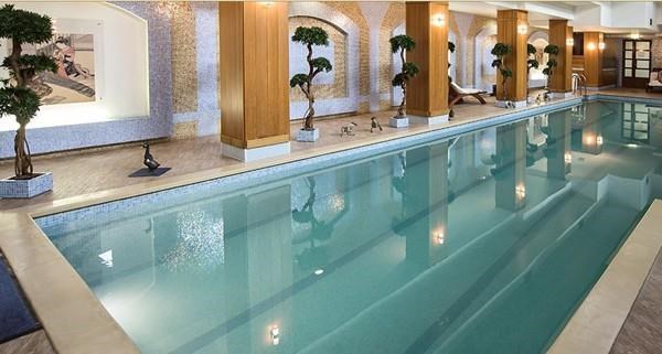 Ambassador Hotel: Pool