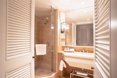 Annabelle Hotel: Deluxe Sea Bathroom - photo 43