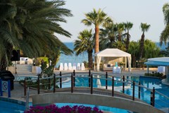 Mediterranean Beach Hotel - photo 3
