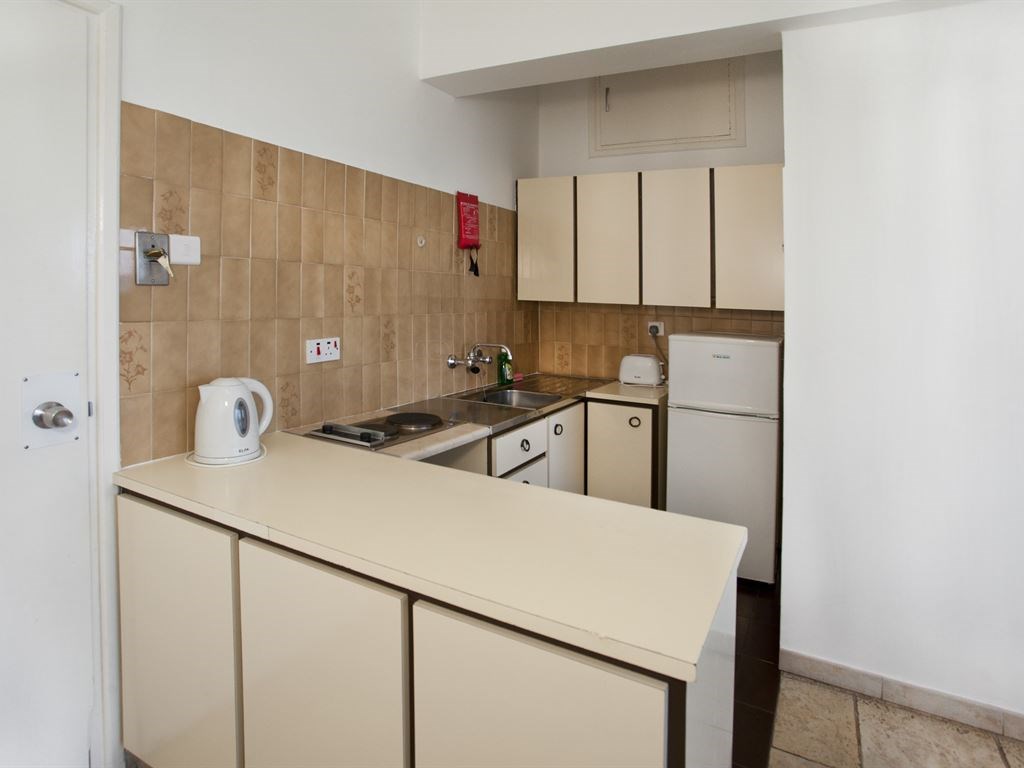 Costantiana Beach Hotel Apartments: Kitchen