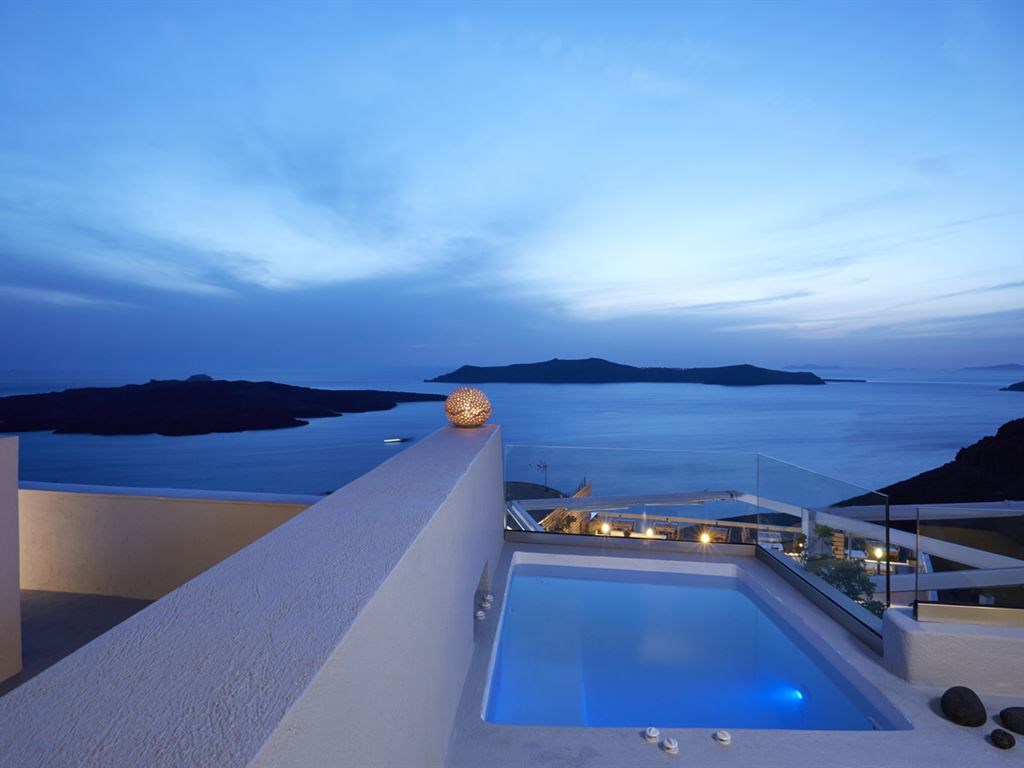 Santorini Royal Suites