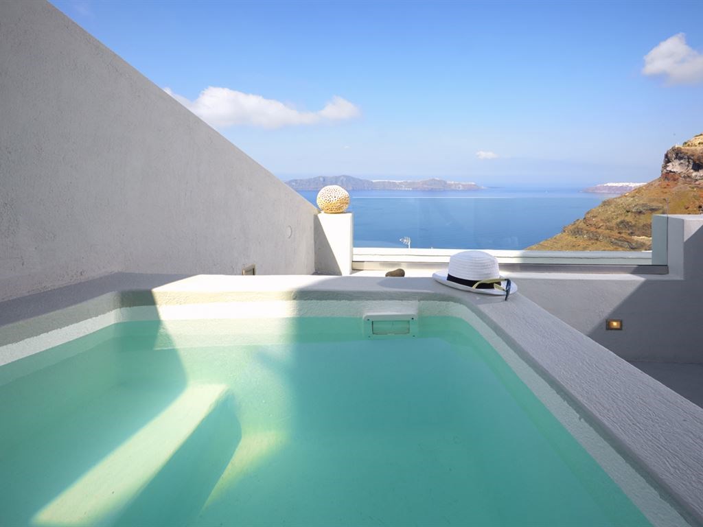 Santorini Royal Suites