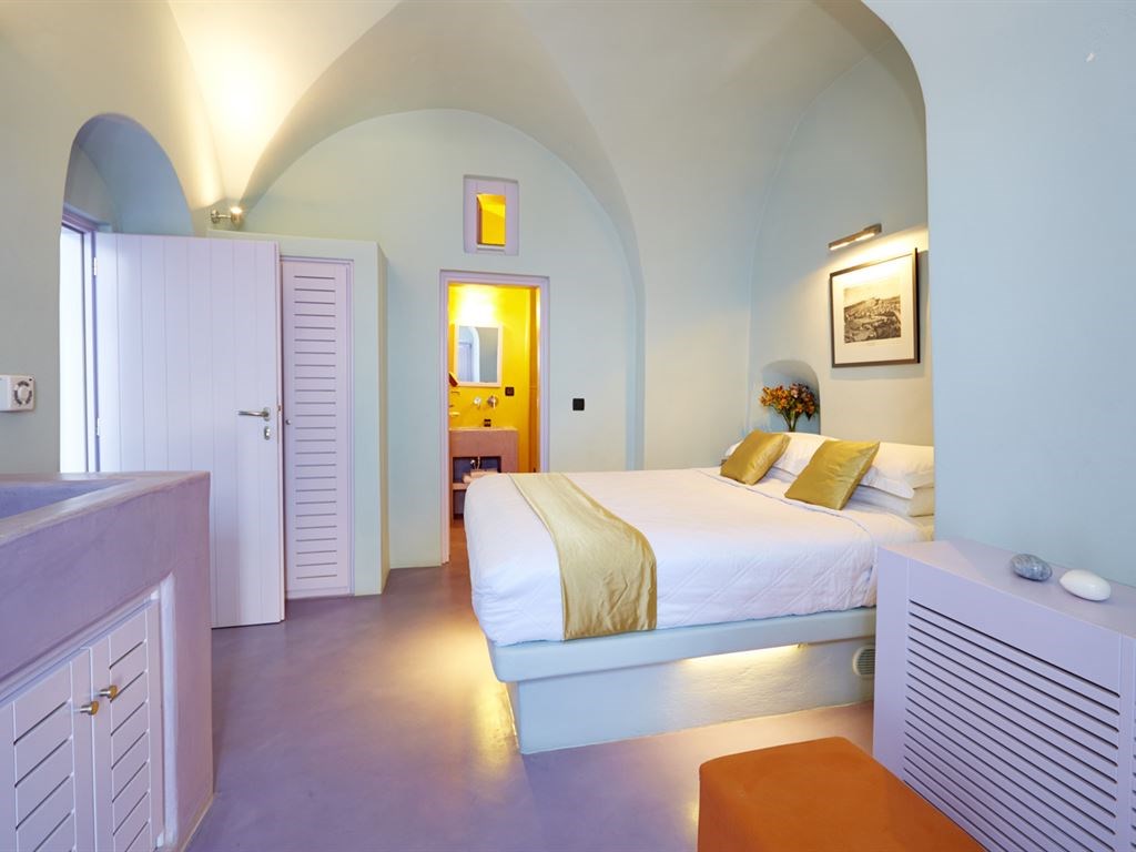 Santorini Royal Suites