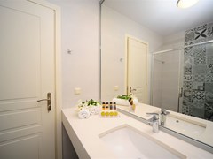 Plakias Cretan Resort: Bathroom - photo 23