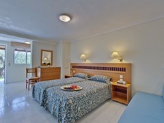 Mendi Hotel: Family Room - photo 33