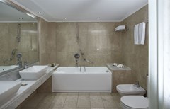 Ikaros Beach Resort & Spa: Suite Bathroom - photo 59