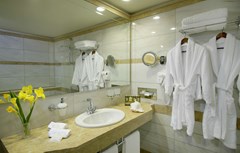 Theophano Imperial Palace: Deluxe Bathroom - photo 53