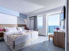 Alia Beach Hotel: Suite Bedroom - photo 12