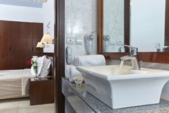 Arminda Hotel & Spa: Bathroom - photo 52