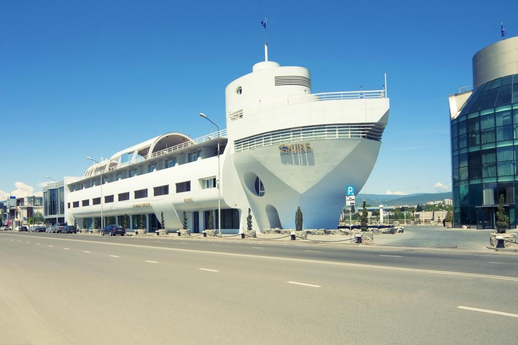 Cruise Hotel