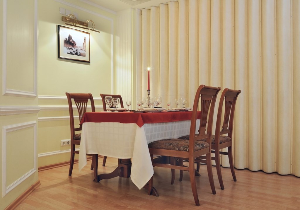 Dostoevsky Hotel: Restaurant