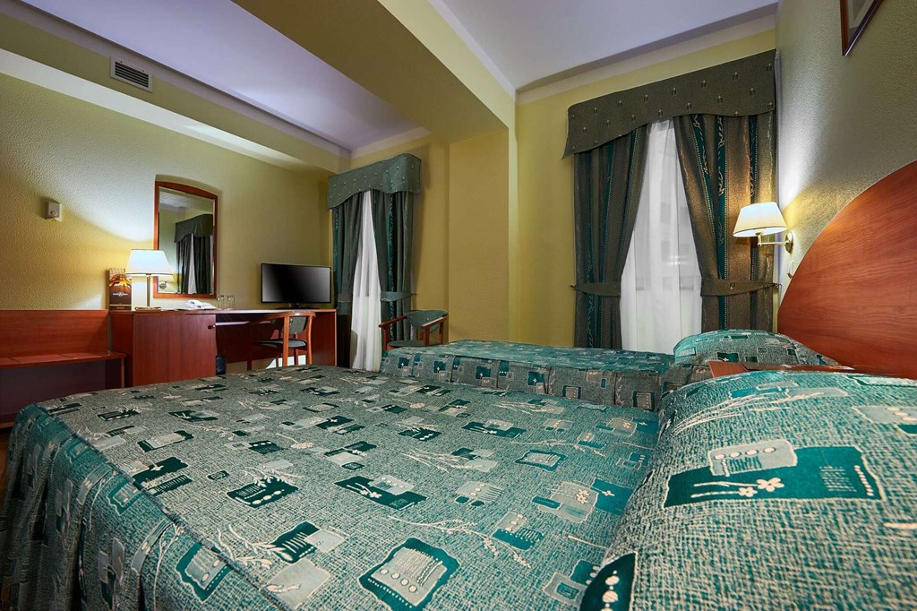 Dostoevsky Hotel: Room