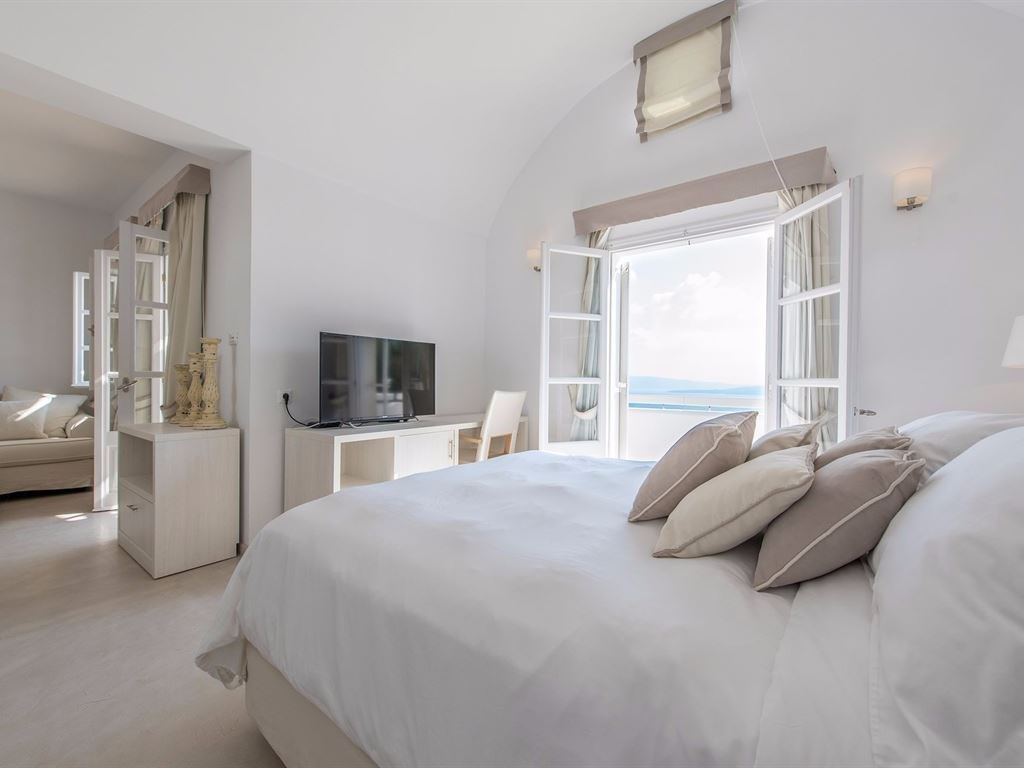 Santorini Secret Suites & Spa