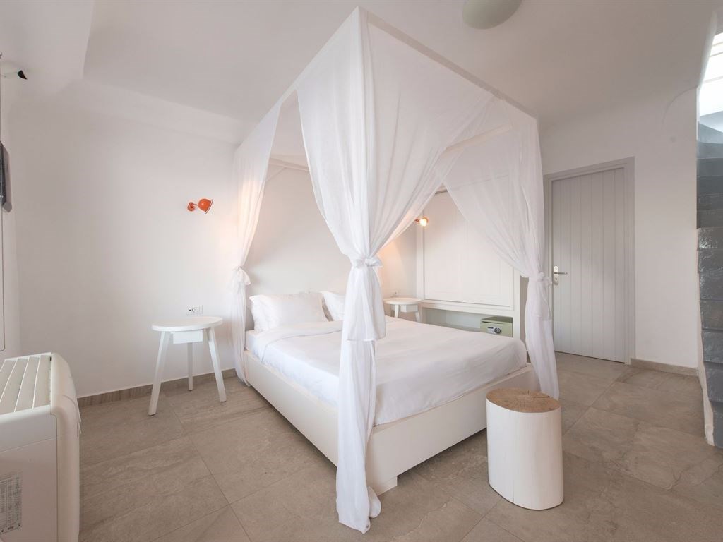 Santorini Secret Suites & Spa