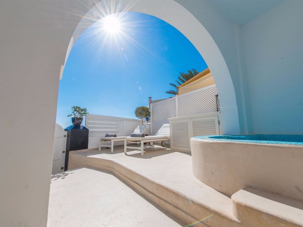 Santorini Secret Suites & Spa