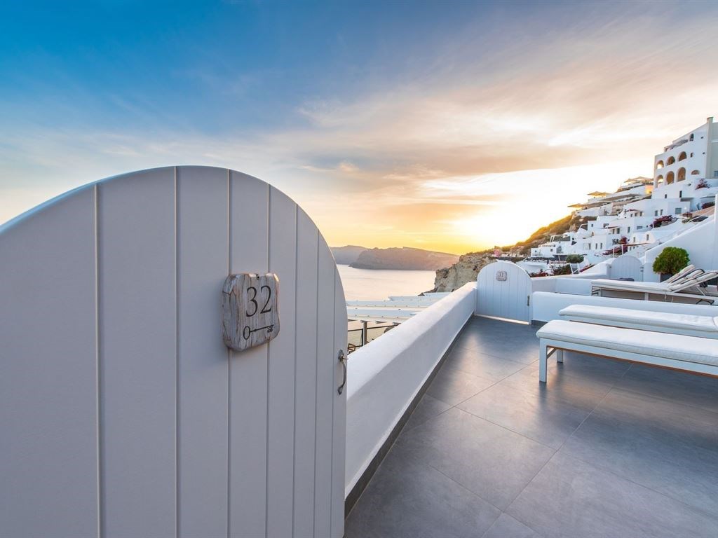 Santorini Secret Suites & Spa