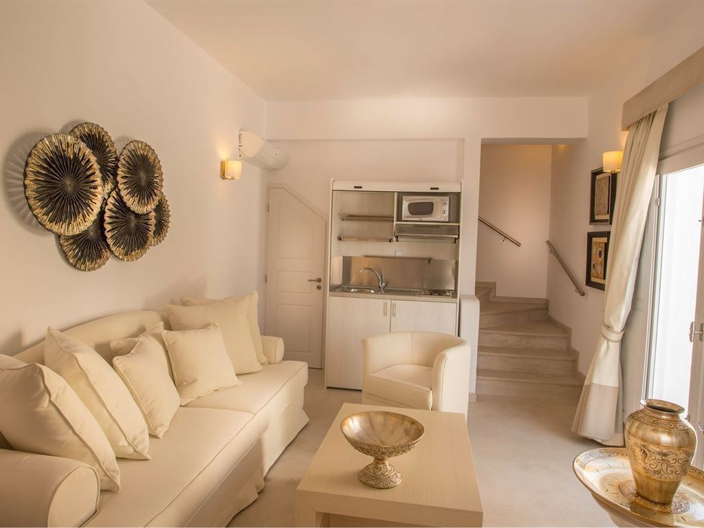 Santorini Secret Suites & Spa